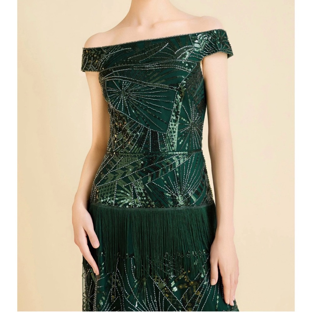 Geometric Embroidery Single Shoulder Evening Gown - Picture 4 of 8